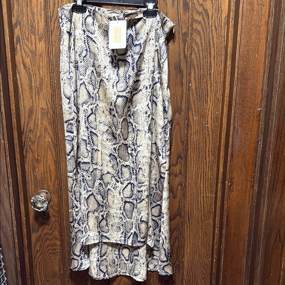 Black and White High-Low Maxi Skirt for Night Out